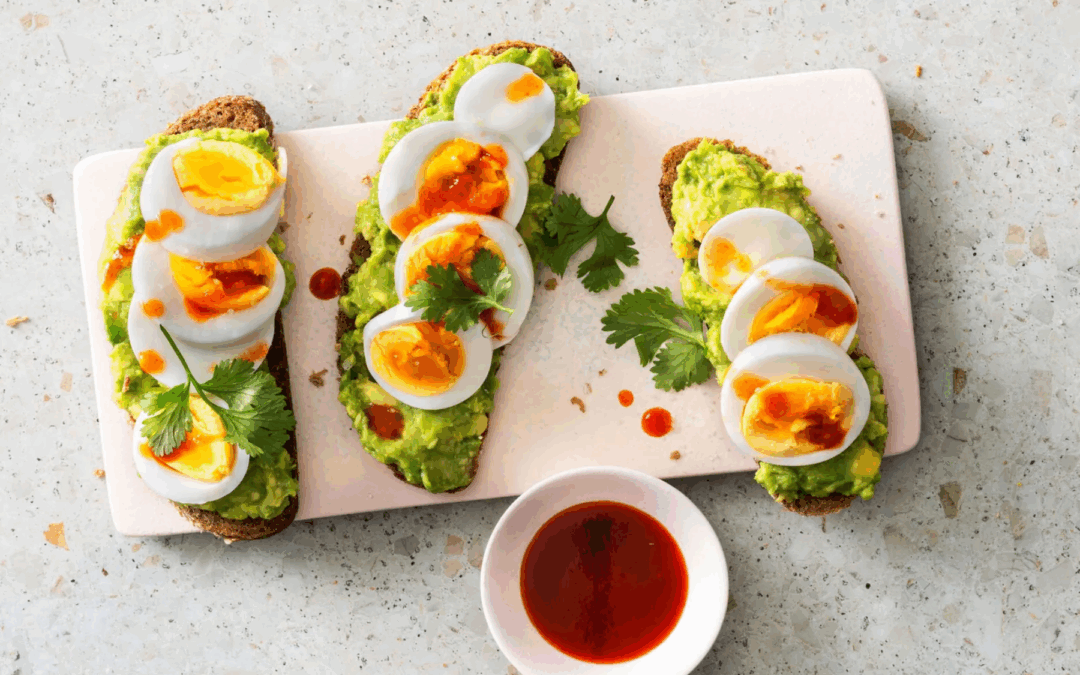 Tartines à l’avocat et aux œufs dures