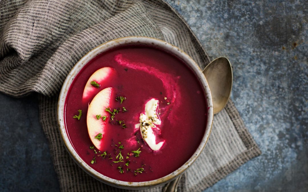 Potage à la betterave et à la pomme